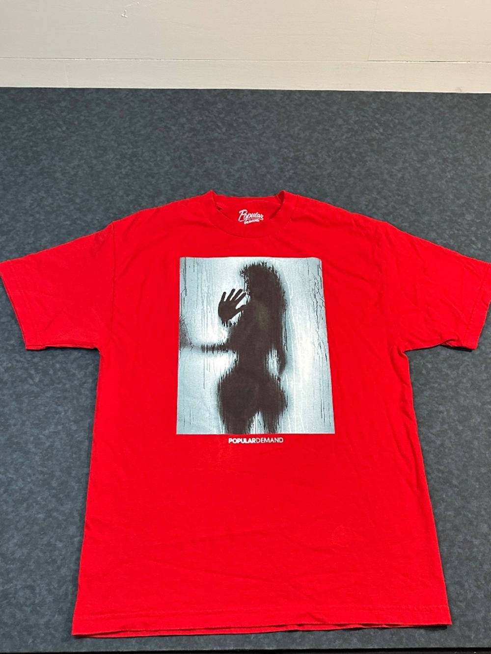 Popular Demand Silhouette Woman Red Graphic T Shirt Size Large